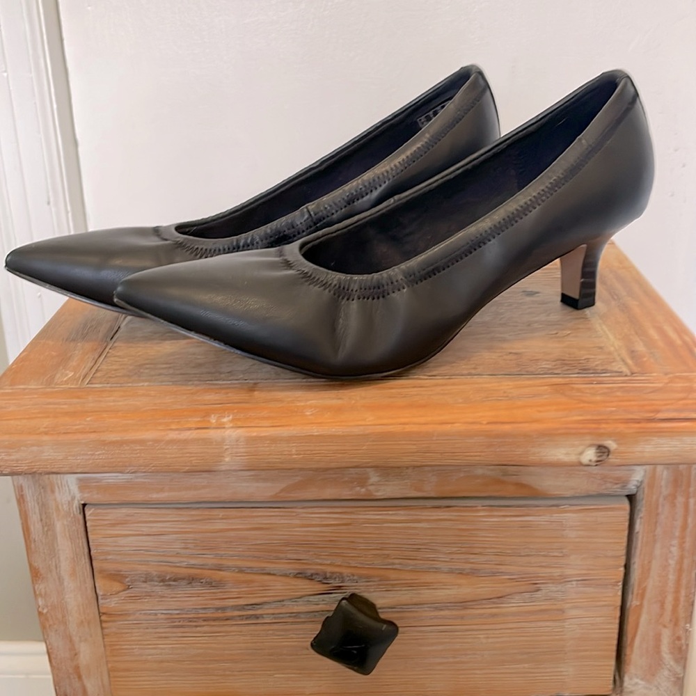 Clarks black pumps size 9